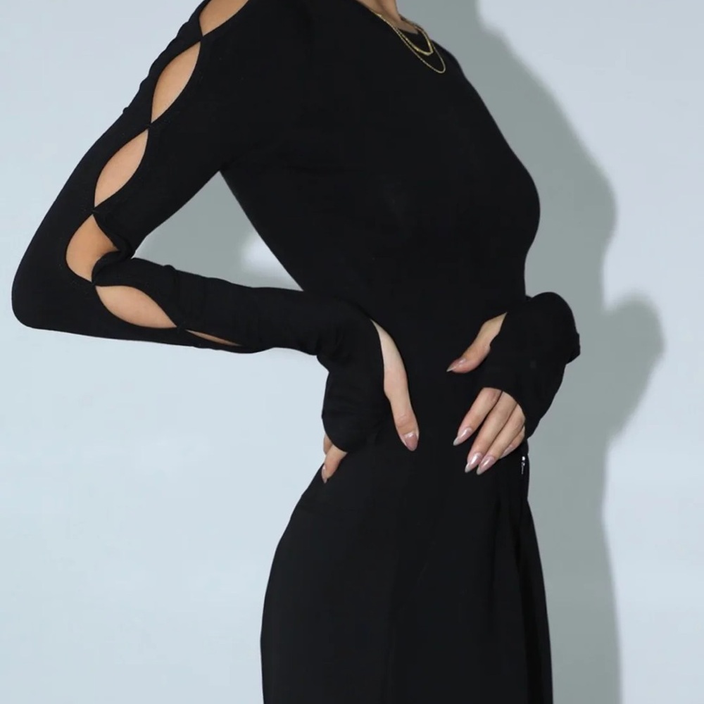 Elegant Black Cutout Sleeve Dress